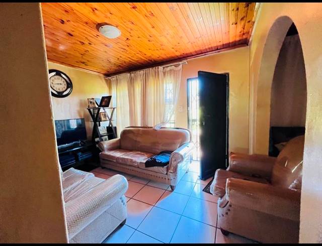 2 BEDROOM HOUSE FOR SALE IN ESIKHAWINI H